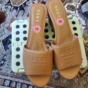 New without Tags Clogs.